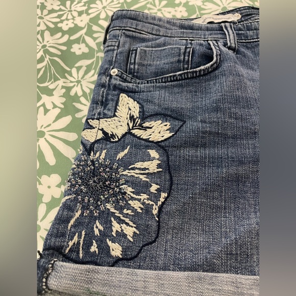 Anthropologie Pilcro embroidered with bead detailing Jean shorts size 30 - Picture 5 of 9